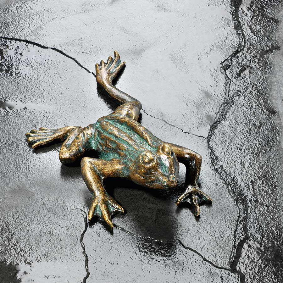 Produktabbildung 2 Gartenskulptur „Kletterfrosch“