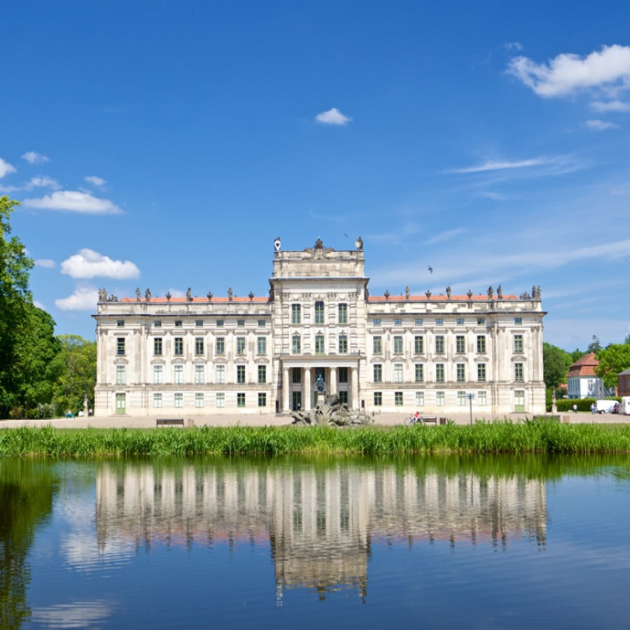 Das Schloss Ludwigslust und Palais Bülow und das Geheimnis des Papiermachés mit Redakteurin Dorothee Nolte