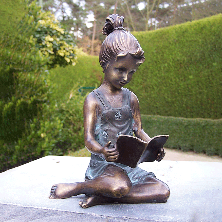 „Lesendes Mädchen“, Bronze